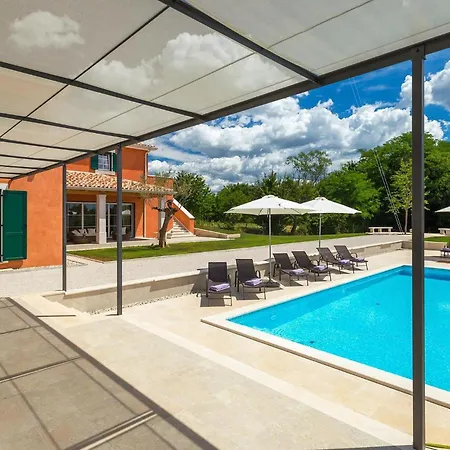 Ferienhaus Villag