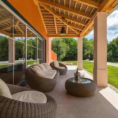 Ferienhaus Villag